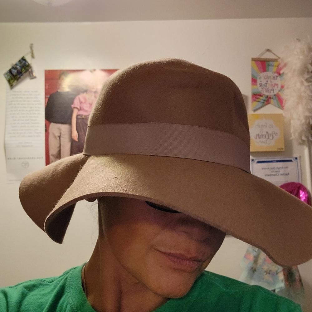 Wool Floppy Hat - Picture 2 of 7